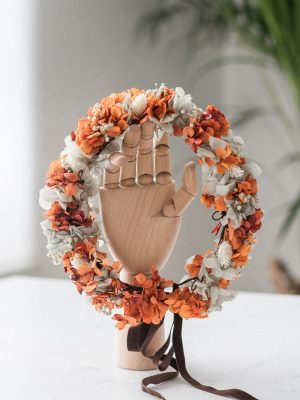 Corona de comunión de flores preservadas. Corona para niña de comunión y niña de arras con hortensia preservadas en color teja, veige y gris.
