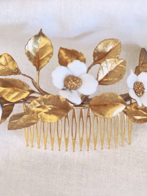 peineta personalizada para niña de comunión o novia en porcelana en tonos blanco y dorado