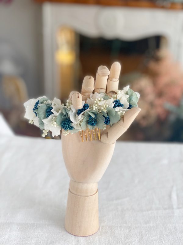 peineta tocado para niña de comunión o niña de arras a medida con flores preservadas verdes y azul petróleo
