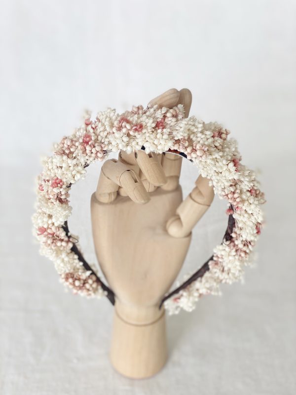 diadema para niña de comunión o niña de arras con flores secas en tonos blanco y rosa. diadema a medida