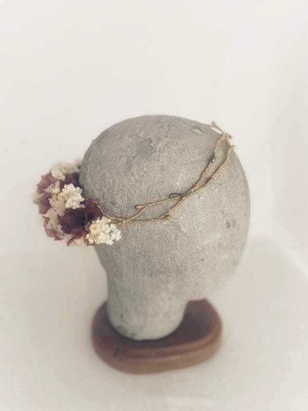 corona comunión o de niña de arras dorada y de flores preservadas. hecho a medida, personalizado.